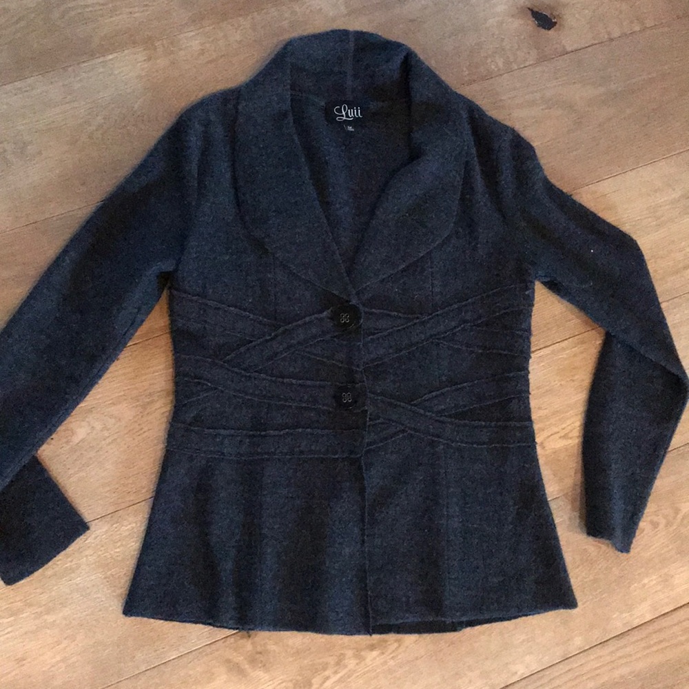 Fitted, shawl neck sweater
